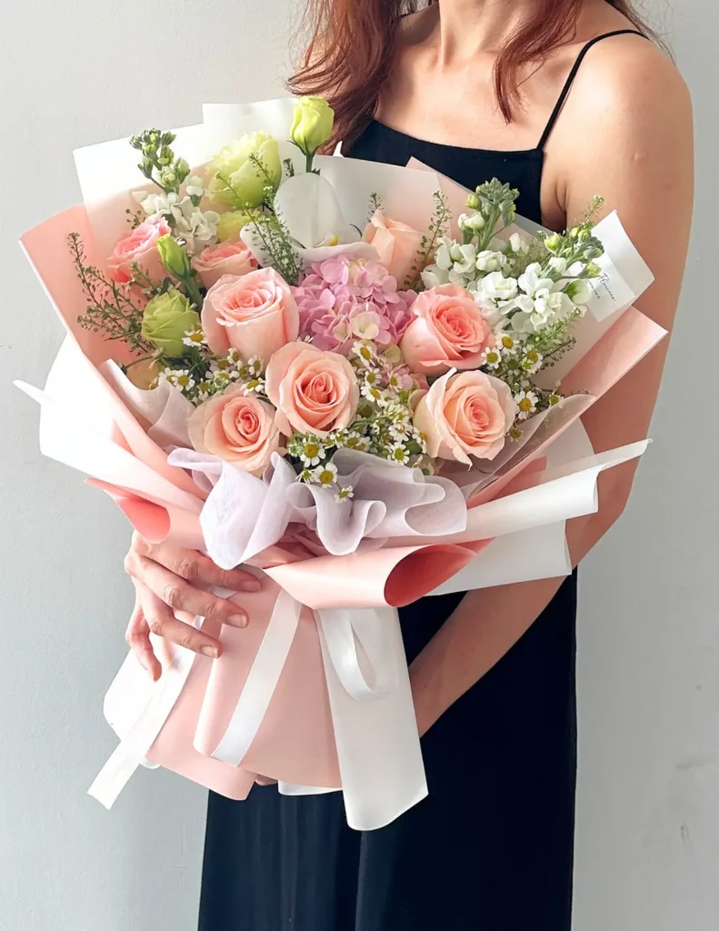 mixed rose hydrangea bouquet