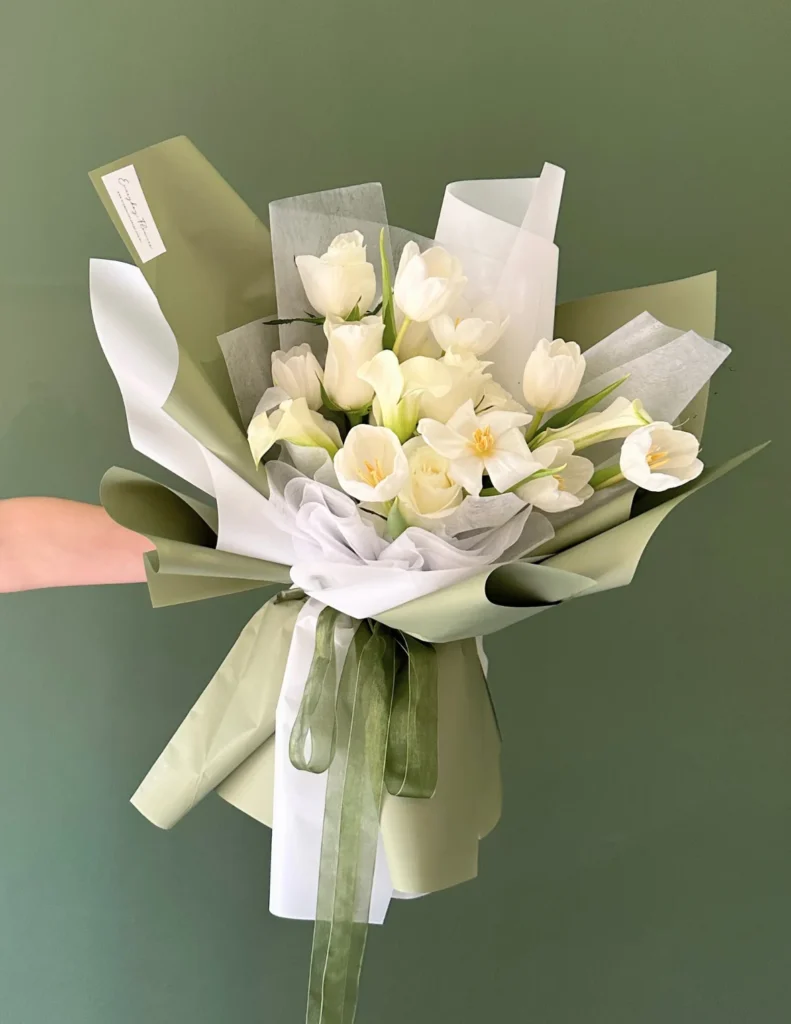 white rose tulips bouquet