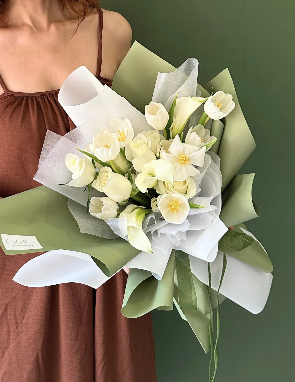 white rose tulips bouquet